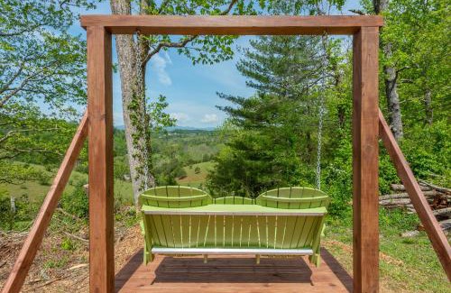 Weaverville House | Funtastic Retreat! PS5, View, Goats, Hot Tub, Karaoke