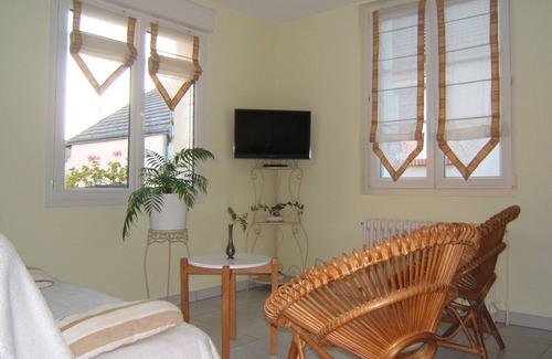 Saint-Gervais-la-Foret House | Furnished in a house with garden and private parking