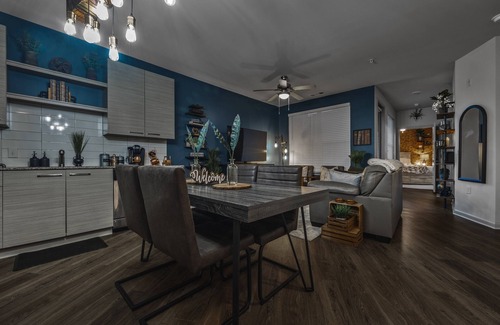 Downtown Decatur Apartment | Furnished 2BR Atlanta Loft for Professionals | Rooftop Lounge & Pool Access