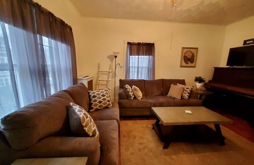 Roxbury Apartment | Furnished 3 Bedroom Apartment in the Heart of Boston!