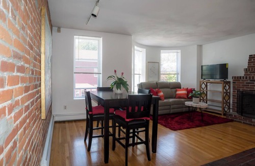 Dudley Square House | Furnished 3- Bedrooms near Hospitals & Universities in vibrant Boston w/Wifi.