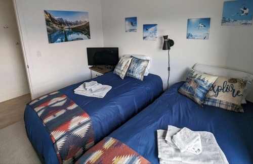 Revelstoke Condo | Furnished, 3 month min 3 Bd PENTHOUSE, deck, hot tub, Mack Plaza