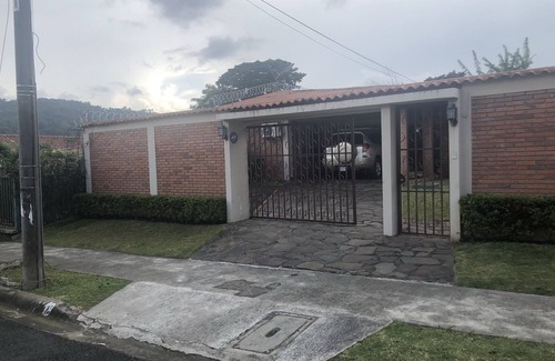 Curridabat House | Furnished apartment, in a residential neighborhood east of San Jose