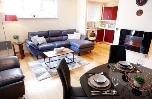 Cambridge Apartment | Furnished apartment near Cambridge station with FREE Parkingn133 Warren Close