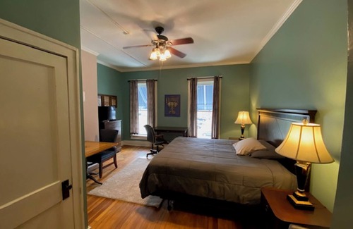 Hannibal Apartment | Furnished efficiency for healthcare workers and executives in historic downtown.