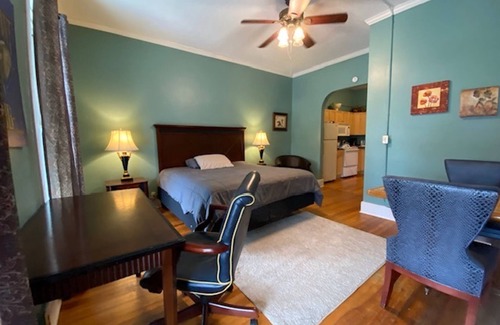 Hannibal Apartment | Furnished efficiency for healthcare workers and executives in historic downtown.