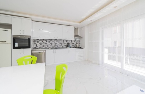 Eski Lara Apartment | Furnished Flat w Balcony 2 min to Beach in Antalya