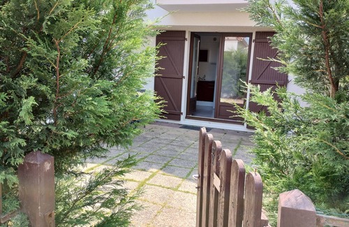 Courseulles-sur-Mer Apartment | Furnished one-storey studio 17m² with enclosed garden 300 metres from the sea