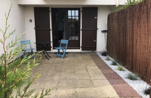 Courseulles-sur-Mer Apartment | Furnished one-storey studio 17m² with enclosed garden 300 metres from the sea