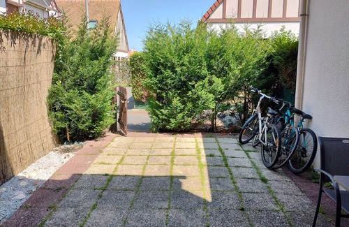 Courseulles-sur-Mer Apartment | Furnished one-storey studio 17m² with enclosed garden 300 metres from the sea