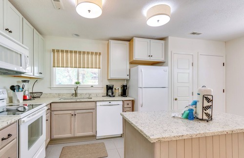 Lawton Woods Cottage | Furnished Patio: Hilton Head Island Resort Cottage