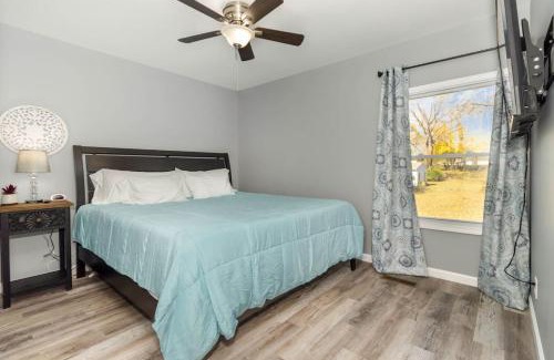 Middletown House | Furnished Ranch Home with FREE washer and dryer