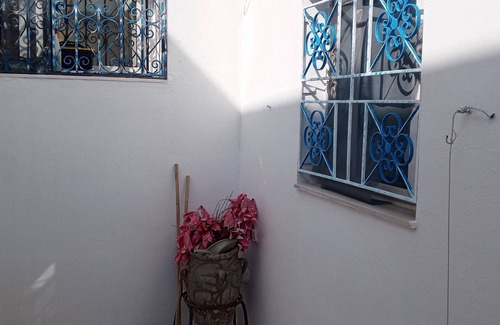 El Halfaouine Apartment | Furnished room with veranda
