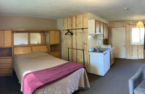 Park Falls Cabin | Furnished Studio #9