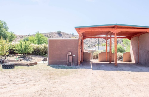 El Valle de Arroyo Seco Apartment | Furnished Studio Near Espanola and Pojoaque