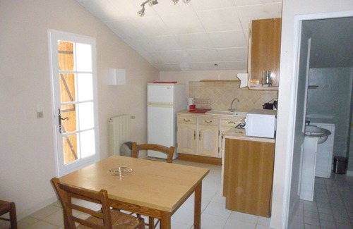 Lagnes Apartment | furnished studio overlooking the luberon