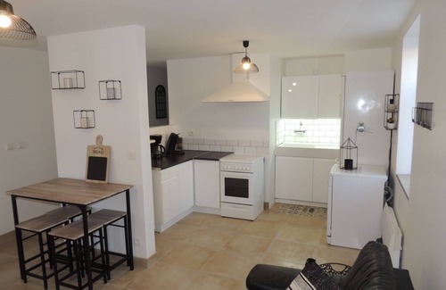 Visan Apartment | Furnished T3, air-conditioned, 24-hour private pool and jacuzzi, terrace, garden.