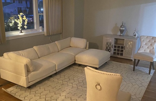 Maple Shade House | Furnished Single Room with attached bathroom/Wi-Fi/AC/Laundry/Parking