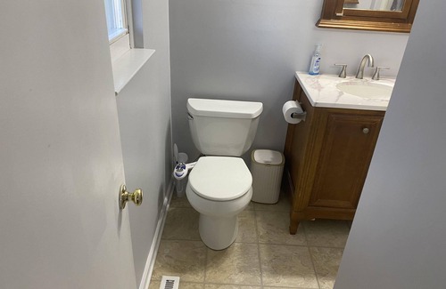 Maple Shade House | Furnished Single Room with attached bathroom/Wi-Fi/AC/Laundry/Parking