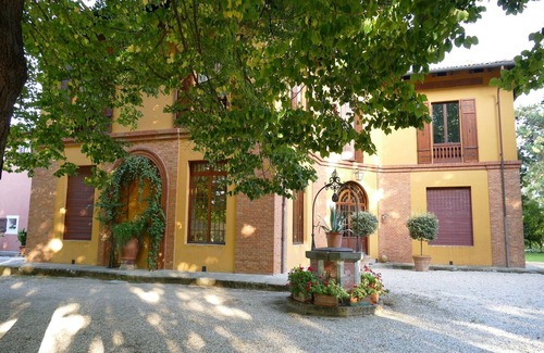 Faenza House | furry frinds with family home