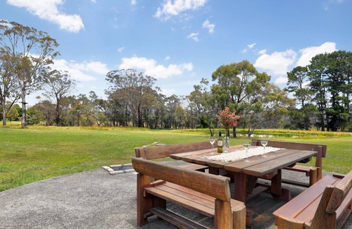 Hartley House | Fynn's Run This three-bedroom, one -bathroom home is set in Hartley on 2.9 hectares