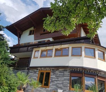 Buch in Tirol House | Gästehaus Hechenblaikner
