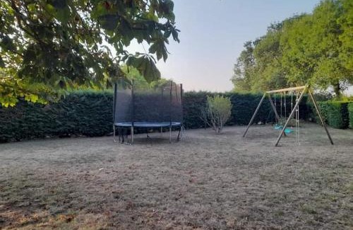 Brens House | Gîte à la campagne avec jardin et piscine