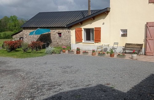 Eysus House | Gîte à la campagne Corine with Mountain View & Private Terrace