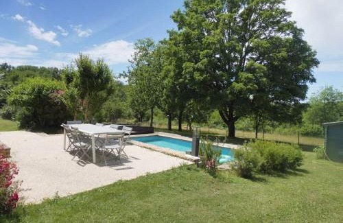 Sainte-Alvere-Saint-Laurent-les-Batons House | Gîte à la ferme avec piscine