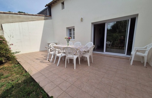 Le Poire-sur-Vie House | Gîte Ô Pré'Vert. Gite for up to 15 people.