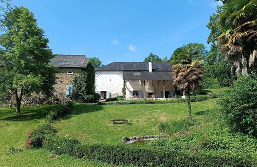 Sevignacq-Meyracq House | Gîte 4 en Vallée D'ossau, Avec Piscine et Parc Arboré. Idéal Pour les Familles