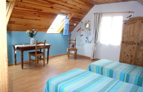 Plestin-les-Greves House | Gîte 4 km mer, 1 km centre ville, pour 8 pers