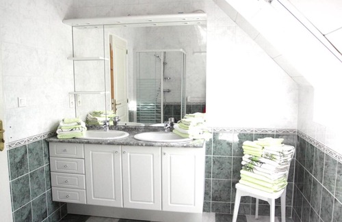Plestin-les-Greves House | Gîte 4 km mer, 1 km centre ville, pour 8 pers