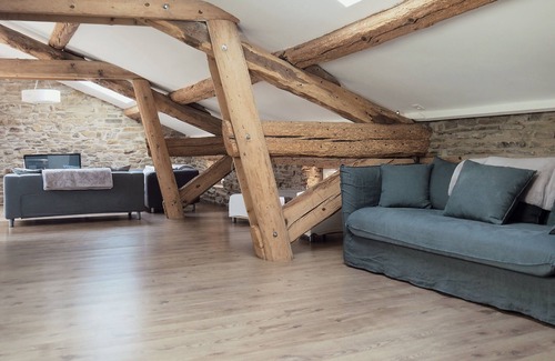 Massiac House | Gîte au Sein de Notre Ferme en Pierre du Xviie Siècle