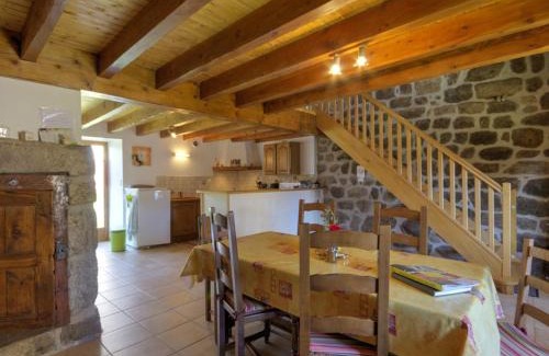 Burdignes House | Gîte Authentique en Campagne avec Cheminée, Wifi, Terrasse et Jardin, Près du Ski et VTT - FR-1-496-96