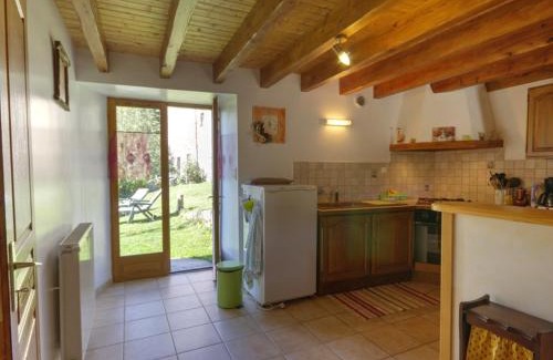 Burdignes House | Gîte Authentique en Campagne avec Cheminée, Wifi, Terrasse et Jardin, Près du Ski et VTT - FR-1-496-96