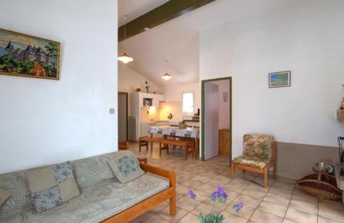Usson-en-Forez House | Gîte avec Cheminée, Terrasse et WiFi - Animaux Acceptés - FR-1-496-163