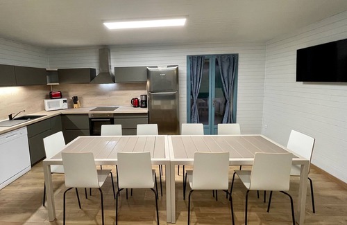 Hautefort House | Gîte Avec SPA - Piscine Couverte, Étang de Pêche, Grand Parc