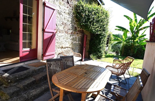Objat House | Gîte "côté pré"- "Les sources" self-catering estate, Objat, Corrèze
