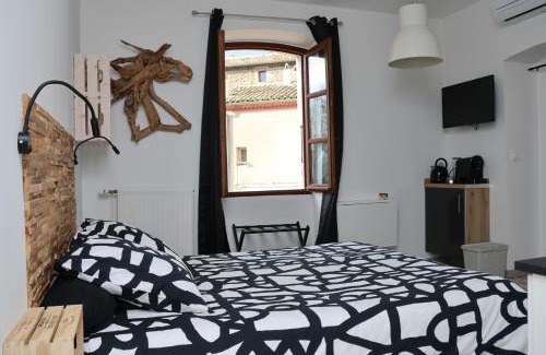 Saint-Montan Apartment | Gîte climatisé "Baugallo Acampadis"