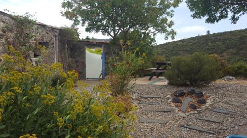 Fraisse-des-Corbieres Apartment | Gîte dans ancienne bergerie en pleine garrigue
