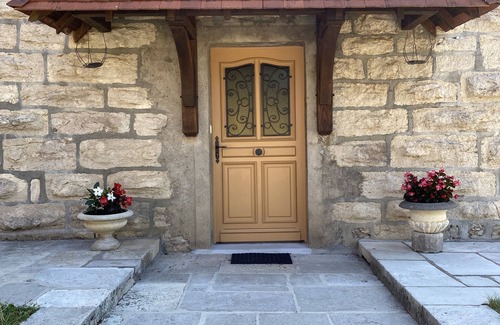 Aissey House | Gîte dans une très jolie tour carré du XII siècle pour 6-8 personnes à COTEBRUNE