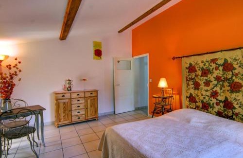 Marols House | Gîte de charme à Marols avec jardin, cheminée, wifi et équipements pour toute la famille - FR-1-496-2