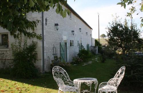 Civray-sur-Esves House | Gîte de charme avec piscine et sauna en Touraine, proche Châteaux de la Loire et Futuroscope - FR-1-381-323