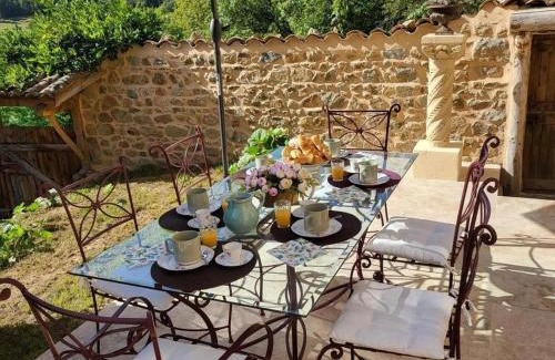 Jure House | Gîte de Charme avec Piscine, Spa et Sauna, 5 Chambres, Jardin Privé et Équipements Modernes - FR-1-496-311