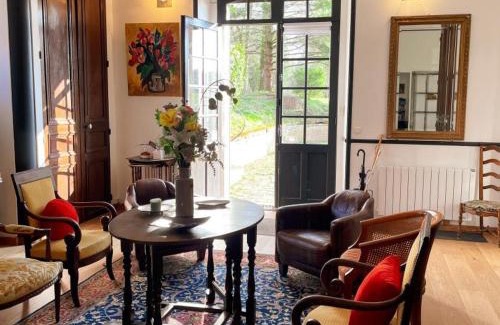 Salbris House | Gîte de Charme dans un Château avec Wifi et Terrasse en Sologne - FR-1-491-464