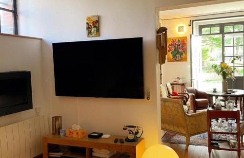 Salbris House | Gîte de Charme dans un Château avec Wifi et Terrasse en Sologne - FR-1-491-464