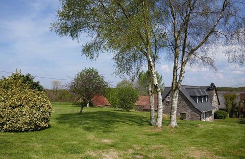 Sainte-Seve House | Gîte de la Fontaine Blanche sleeps 14