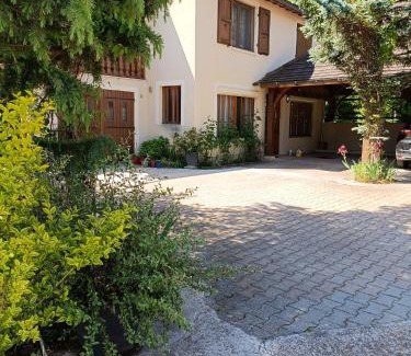 Ameugny House | Gîte des Cèdres Ferienwohnung à Ameugny Taizé Cluny
