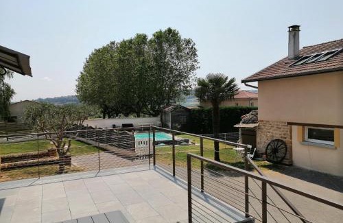 Saint-Germain-Nuelles House | Gîte des Pierres Dorées